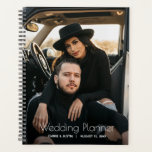 Agenda Boda fotográfico personalizado<br><div class="desc">Planificador de bodas con tu foto favorita en la parte delantera y personalizada con tus detalles en letras de moda. El planificador incluye diseños mensuales y semanales, 12 meses, 60 páginas con cubiertas frontales y traseras laminadas. SELECCIONE cubierta suave o dura, color de la columna vertebral y tamaño al pedir....</div>