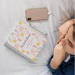 Agenda Boho Girly Personalized Daily Planner<br><div class="desc">Moderno Daily Planner con un suave y elegante ilustracion de flores de color pastel de Abi Isa Lee. Agregue su nombre o iniciales o texto y año usando el menú personalizar.</div>