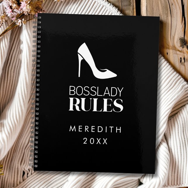 Agenda Bosque Lady Stiletto Logo Blanco negro (Boss Lady Rules Stiletto Logo Black and White Personalized Annual Planner)