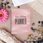 Agenda Brotes artísticos de pincel de color rosa de Rubor<br><div class="desc">Diseño moderno y personalizado de planificación con fondo de color rosa rosa y su nombre escrito en un guión moderno. El texto es totalmente personalizable. Para cambiarlo, utilice la opción Personalizar. Para obtener más cambios, como cambios en el tipo de letra, color de fuente o diseño de texto, utilice la...</div>