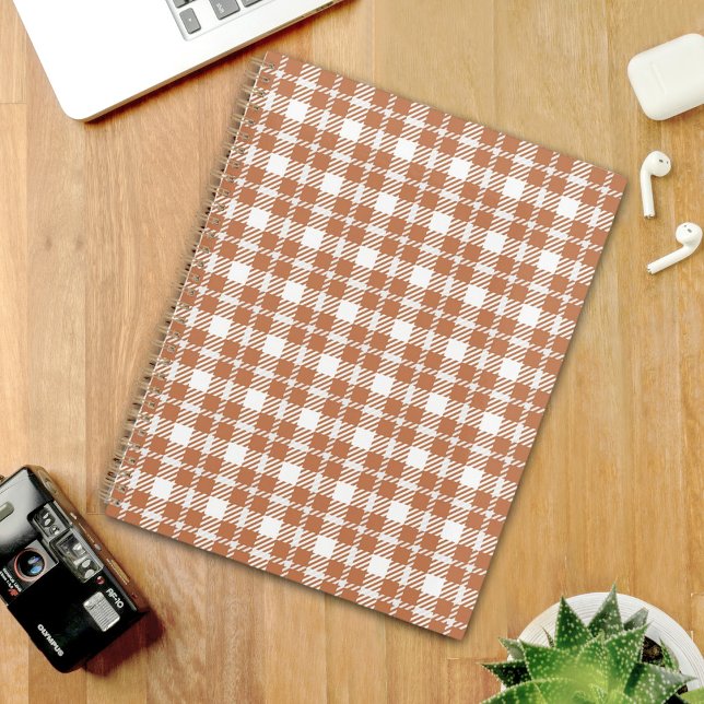 Agenda Brown Plaid Pattern Planner (Subido por el creador)