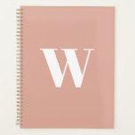 Agenda Carta inicial personalizado rosa polvoriento monog<br><div class="desc">Moderno monograma polvorienta personalizado rosa y blanco letra inicial o número minimalista simple y elegante personalizado personalizado Planner. Texto blanco personalizado sobre fondo de color sólido rosa y nítido.</div>
