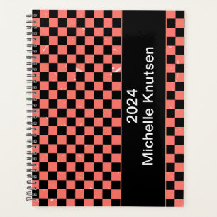 Agenda Checkerboard rosa y negro personalizado 2024