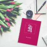 Agenda Chic Moderno Rosa 2024 Mensual semanal<br><div class="desc">El Planificador Simple Elegante Rosa Minimalista es perfecto para uso diario, trabajadores de oficina, planificadores de eventos o para cualquier profesional, así como para uso personal. Su diseño es elegante, minimalista, simple y moderno, y tiene un aspecto corporativo perfecto. viene con un año y nombre personalizables, una forma perfecta de...</div>