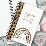 Agenda Cita positiva para la permanencia del arco iris en<br><div class="desc">Mantente positivo trabajo duro Hacerlo realidad,  planificador personalizado con diseño de leopardo arco iris. Sencillo,  jovencito y de moda con una cita moderna en tipografía escrita a mano - perfecto para la escuela,  oficina y mommas multitarea!</div>