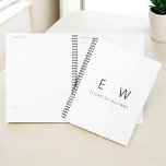 Agenda Clásico Elegante Moderno Monograma Minimalista Nom<br><div class="desc">Consiga organización y estilo en uno con nuestro Clásico Elegante Moderno Monograma Minimalista. Este planificador meticulosamente diseñado combina a la perfección la sofisticación atemporal con el minimalismo contemporáneo, convirtiéndolo en una herramienta esencial para mantenerse a la altura de su agenda. Diseñado con precisión y atención a los detalles, este planificador...</div>