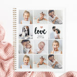 Agenda Collage de fotos simple y Moda | Amor con corazón<br><div class="desc">Este planificador moda blanco y negro 2023 presenta una cuadrícula de fotos con once de tus fotos personales, y una tipografía moderna de escritura moderna de moda que dice "Amor". También hay un pequeño y elegante corazón con un falso aspecto de oro rosa. Un regalo simple, minimalista y absolutamente elegante...</div>