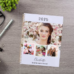 Agenda Colocación de fotos de Lavender 2025<br><div class="desc">Crea tu propio collage de fotos único. Usa cuatro,  cuatro de tu foto favorita. Personalizar y un año,  nombre y texto. Una lavanda,  fondo de color violeta,  texto negro.</div>