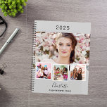 Agenda Coloquios de fotos grises 2025<br><div class="desc">Crea tu propio collage de fotos único. Usa cuatro,  cuatro de tu foto favorita. Personalizar y un año,  nombre y texto. Un fondo de color gris suave,  texto negro.</div>