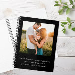 Agenda Crea tu propia foto y cita personalizada<br><div class="desc">Crea tu propio cuaderno de planeamiento de fotos y citas personalizados. Presenta una de sus fotos y texto personalizado en la tipografía minimalista de máquina de escribir.</div>