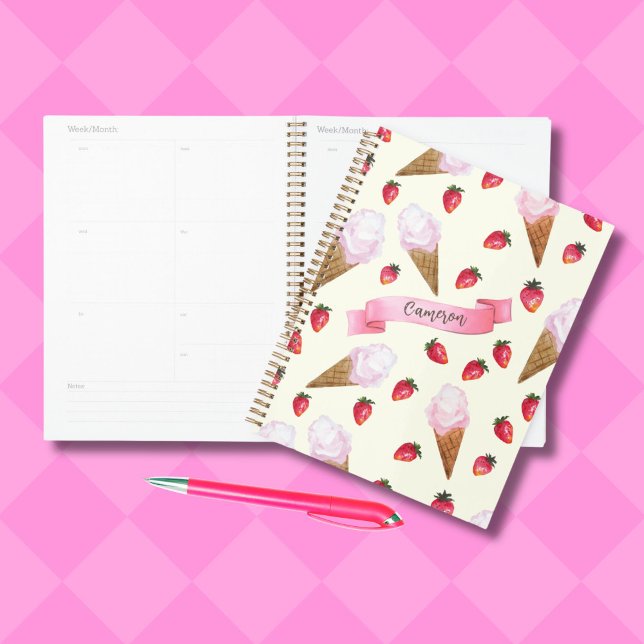 Agenda Crema de helado de fresa Cute personalizada a mano (This girly personalized ice cream planner makes it a pleasure to get organized!)