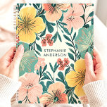 Agenda Cute Pastel Moderno Floral Girly Nombre personaliz<br><div class="desc">Este bonito diseño presenta una decoración floral moderna en tonos pastel suaves, amarillos, ondulados, verde azulados y corales. Las delicadas flores y la vegetación crean un ambiente fresco y aireado, perfecto para todo aquel que ame los diseños sutiles y elegantes. El nombre personalizado añade un toque único, lo que lo...</div>