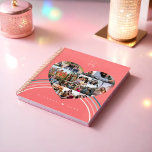 Agenda Diseño del collarín de fotos cardíacas Monograma a<br><div class="desc">Moderno planificador fotográfico de fotos de fotos de corazón con múltiples plantillas de fotos para agregar tus recuerdos de fotos favoritos. Añade tu nombre junto con tu monograma. El arcoiris divertido rosa y azul se agrega detrás del collage de fotos del corazón. En el reverso se ven múltiples fotos del...</div>