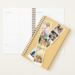 Agenda Elegante 8 fotos tira azul amarillo personalizado<br><div class="desc">Planificador personalizado que puedes personalizar con 8 de tus fotos favoritas, tu nombre y cualquier año. La plantilla de fotos está configurada para que añadas tus imágenes, que se muestran en formato cuadrado / instagram, en simples tiras de fotos. El diseño tiene una paleta de colores moderna y elegante, de...</div>