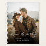 Agenda Elegante caligrafía guión Personalizado Boda de fo<br><div class="desc">Presentamos nuestro Elegante Planner de Bodas de Personalizado con guión de caligrafía - la manera perfecta de mantener su gran día organizado y libre de estrés! Con un precioso tipo de letra de caligrafía y la capacidad de añadir tu propia foto personal, este planificador es a la vez elegante y...</div>