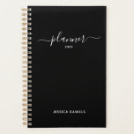 Agenda Elegante guión cambia semanalmente el plano negro<br><div class="desc">Haz las cosas con nuestro planificador de guiones de intercambio en blanco y negro. Páginas semanales y mensuales para planificación empresarial o personal,  horarios y toma de notas. Pegatinas incluidos. Las páginas están en blanco para que pueda comenzar en cualquier momento.</div>