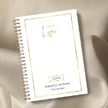 Agenda Elegante Logotipo de oro Empresa Personalizado Neg<br><div class="desc">Manténgase organizado y a la carta con un planificador de marca personalizado con este diseño de diseño elegante de White & Gold Business Logo 2025. Con un diseño moderno de oro falso con espacio para el logotipo de su empresa, nombre y texto personalizado. Sencillo pero elegante diario de planificación para...</div>