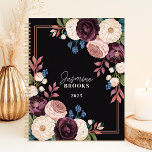 Agenda Elegante nombre personalizado floral negro y cirue<br><div class="desc">Este sofisticado diseño muestra un impresionante arreglo floral con abundantes flores de ciruela, rubor, crema y marina, enmarcadas por un delicado follaje sobre un elegante fondo negro. El nombre personalizado y el año le dan un toque refinado, haciéndolo perfecto para profesionales, estudiantes o cualquier persona que ame la elegancia atemporal....</div>