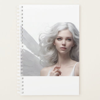 Agenda Este Planner tiene un hermoso diseño de Ángel Blan