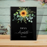 Agenda Eucalipto de girasol nombre negro verde 2023<br><div class="desc">Un fondo negro. Decorada con girasoles,  vegetación eucaliptus. Añadir un nombre,  texto. El nombre está escrito con un guión moderno de estilo con letras a mano con toques. Para que los cambios sólo eliminen el nombre del ejemplo,  deje los espacios o la emoji delante y después del nombre.</div>