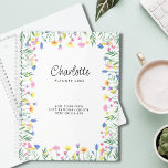 Agenda Flor silvestre personalizada<br><div class="desc">Este planificador de bonitos está decorado con delicadas flores silvestres dibujadas a mano en tonos pastel. Personalizable fácil con tu nombre, año y cita inspiradora personal. Utilice la Herramienta de diseño para cambiar el tamaño, estilo o color del texto o eliminar la sección de comillas. No encontrarás esta imagen exacta...</div>