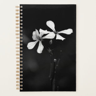Agenda floral blanca y negra mínima