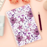 Agenda Floral de color de agua morado personalizada<br><div class="desc">Crea un refugio personalizado para tus planes y sueños con este planificador de personalizable, adornado con un cautivador diseño floral de acuarelas. Los tonos morados suaves crean un entorno sereno para tus meditaciones diarias, mientras que la opción de añadir tu nombre o iniciales lo hace único tuyo. Mantente organizado e...</div>