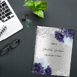 Agenda Flores azul marino plateado elegante glamuroso 202<br><div class="desc">Fondo de color falso plateado decorado con flores azul marino y azul claro,  flores y purpurina falso plateado,  chispas. Personalización y un año,  nombre y título/texto</div>