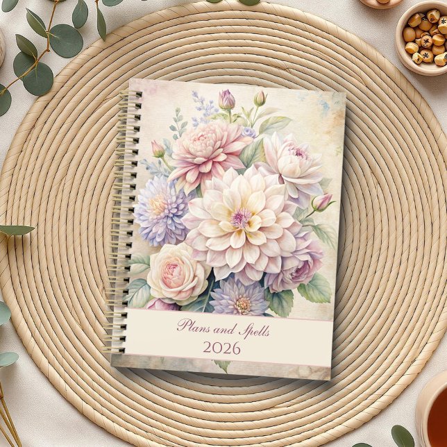 Agenda Flores de pastel de época (Vintage Elegant Pastel Flowers Planner on a boho table with botanicals and a cup of tea.)