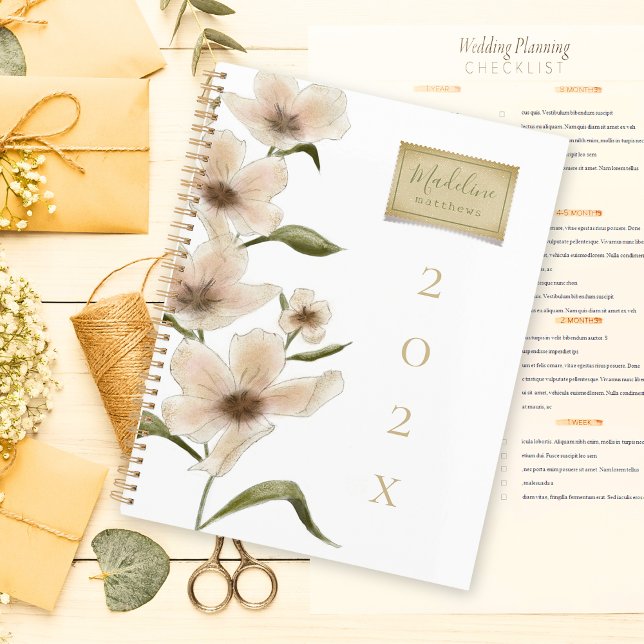 Agenda Flores silvestres Nombre personalizado Sello flora (Elegant monogram name wildflower shabby chic vintage floral stamp planner with script typography.)