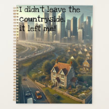 Foto de una preciosa casa de campo con una ciudad