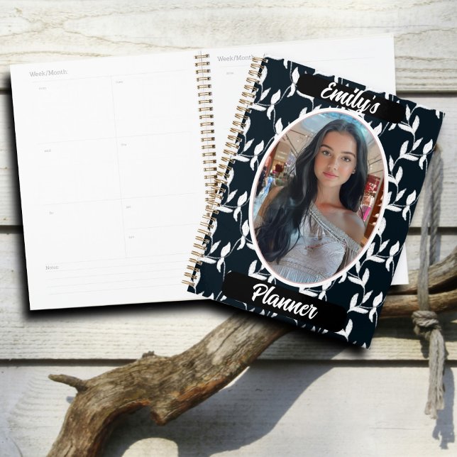 Agenda Foto y nombre de los Chicas - Hoja blanca negra (Subido por el creador)