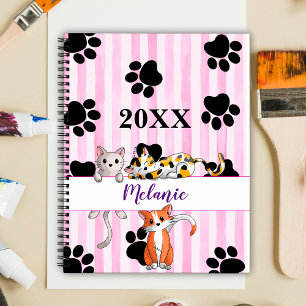 Agenda Gatitos y patas de fondo rayados rosados personali