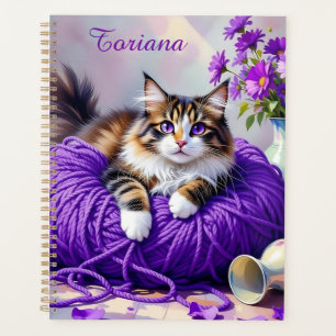 Agenda Gato bonito con flores púrpura y hilo
