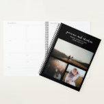 Agenda Genevieve Black Photo Modern Boda<br><div class="desc">Moderno planificador con un diseño simple y mínimo con un collage de fotos de tres de tus fotos bodas favoritas sobre un fondo negro. Arriba están sus nombres en un guión elegante junto con los detalles de su boda. La parte posterior tiene una foto vertical de tamaño completo.</div>