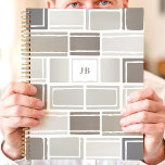 Agenda Geométrico Gris Moderno Monogramado<br><div class="desc">¡Mantente organizado y en tendencia con este planificador geométrico moderno! Con un diseño minimalista en tonos grises, este planificador es perfecto para quienes aprecian las líneas depuradas y una estética contemporánea. Personalízalo con tu nombre o iniciales para un toque único. Con amplio espacio para notas, citas y tareas pendientes, este...</div>