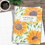 Agenda Girasol amarillo personalizado<br><div class="desc">Este único Planner está decorado con girasoles color agua amarillo y hojas verdes sobre un fondo blanco. Personalizable fácil con tu nombre y año. Porque creamos nuestra obra de arte no encontrarás esta imagen exacta de otros diseñadores. Acuarela original © Michele Davies.</div>