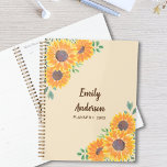Agenda Giros personalizados<br><div class="desc">¡Los girasoles traen alegría! Este Planner de bonito está decorado con girasol acuático y follaje verde sobre un suave fondo beige. El texto está en marrón oscuro. Acuarela original © Michele Davies.</div>