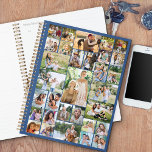 Agenda Gran Collage de fotos familiar 31 Imagen azul<br><div class="desc">Un planificador de collage de fotos personalizado, mostrando 31 de tus fotos favoritas. Este diseño sencillo y moderno tiene una paleta de colores de fondo azul oscuro, pero puedes editarlo a cualquier color que quieras. La plantilla de fotos creará el collage de fotos y mostrará las imágenes cargadas en una...</div>