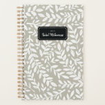 Agenda Greige Sketge Floral Leaf Year and Name Planner<br><div class="desc">Comience el año con el pie derecho con este planificador personalizado de semana y mes de moda con un patrón de ramas de hojas blancas dibujadas a mano y flores pequeñas sobre un fondo moderno de color gris. No te olvides de personalizar del frente con el año y el nombre...</div>