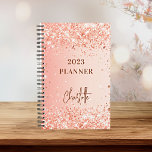 Agenda guión de nombre de purpurina de naranja de oro Ros<br><div class="desc">Un fondo de gradiente dorado rosa y naranja. Decorada con finos destellos purpurinas. Personalice y agregue un título y un nombre. El nombre está escrito con un guión moderno,  aspecto de firma.</div>
