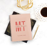 Agenda Guión monograma de Rubor de frambuesa minimalista<br><div class="desc">Característica de diseño acortada tipografía de tipo de letra dos monografías iniciales con escritura manuscrita minimalista simple.</div>