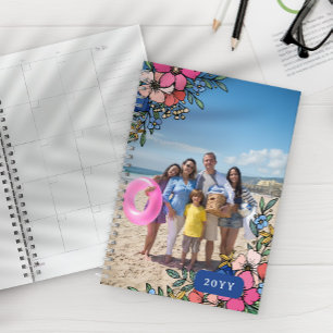 Agenda Hermosa Foto Familiar con Flores Rosadas y Azules