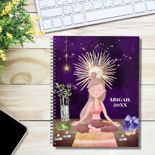 Agenda Hermoso Chica de Yoga Mediador y Cristales