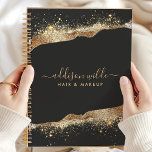 Agenda Impresionante Negra Y Purpurina De Oro Script Busi<br><div class="desc">Eleva tu juego organizacional con este asombroso planificador de negocios de guiones negros y Purpurinas de oro. Perfectamente diseñado para profesionales que valoran tanto el estilo como la funcionalidad, este planificador presenta una lujosa cubierta negra con una brillante ola purpurina dorada que le añade un toque de glamour a sus...</div>