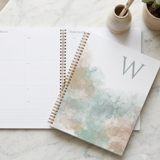 Agenda Inicial abstracta de acuarela suave (Beautiful watercolor initial spiral planner for busy women or students to stay organized.)