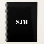 Agenda Iniciales minimalistas de monograma de personaliza<br><div class="desc">Minimalista año personalizado blanco y negro moderno,  monograma,  iniciales o nombre elegante programa personalizado personalizado simple Planner. Texto blanco personalizado sobre fondo de color sólido plano negro.</div>