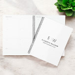 Agenda Inicio profesional de monograma blanco<br><div class="desc">Manténgase organizado con estilo con este portátil inicial monograma profesional. Con un diseño limpio y minimalista y un audaz monograma en la portada, este portátil es perfecto para profesionales, estudiantes o cualquier persona que valore el papel personalizado. Sus páginas de alta calidad son ideales para anotar notas, ideas o listas...</div>