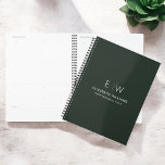 Agenda Inicio profesional del monograma verde oscuro<br><div class="desc">Manténgase organizado con estilo con este planificador inicial de monograma profesional. Con un diseño limpio y minimalista y un audaz monograma en la portada, este portátil es perfecto para profesionales, estudiantes o cualquier persona que valore el papel personalizado. Sus páginas de alta calidad son ideales para anotar notas, ideas o...</div>