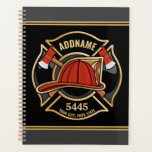 Agenda Insignia del Departamento de la Estación de Bomber<br><div class="desc">Bombero NOMBRE Departamento de Bomberos de Bomberos - Emblema con Casco Rojo y hacha. Personalizar con su nombre,  número de estación/departamento y ubicación.</div>